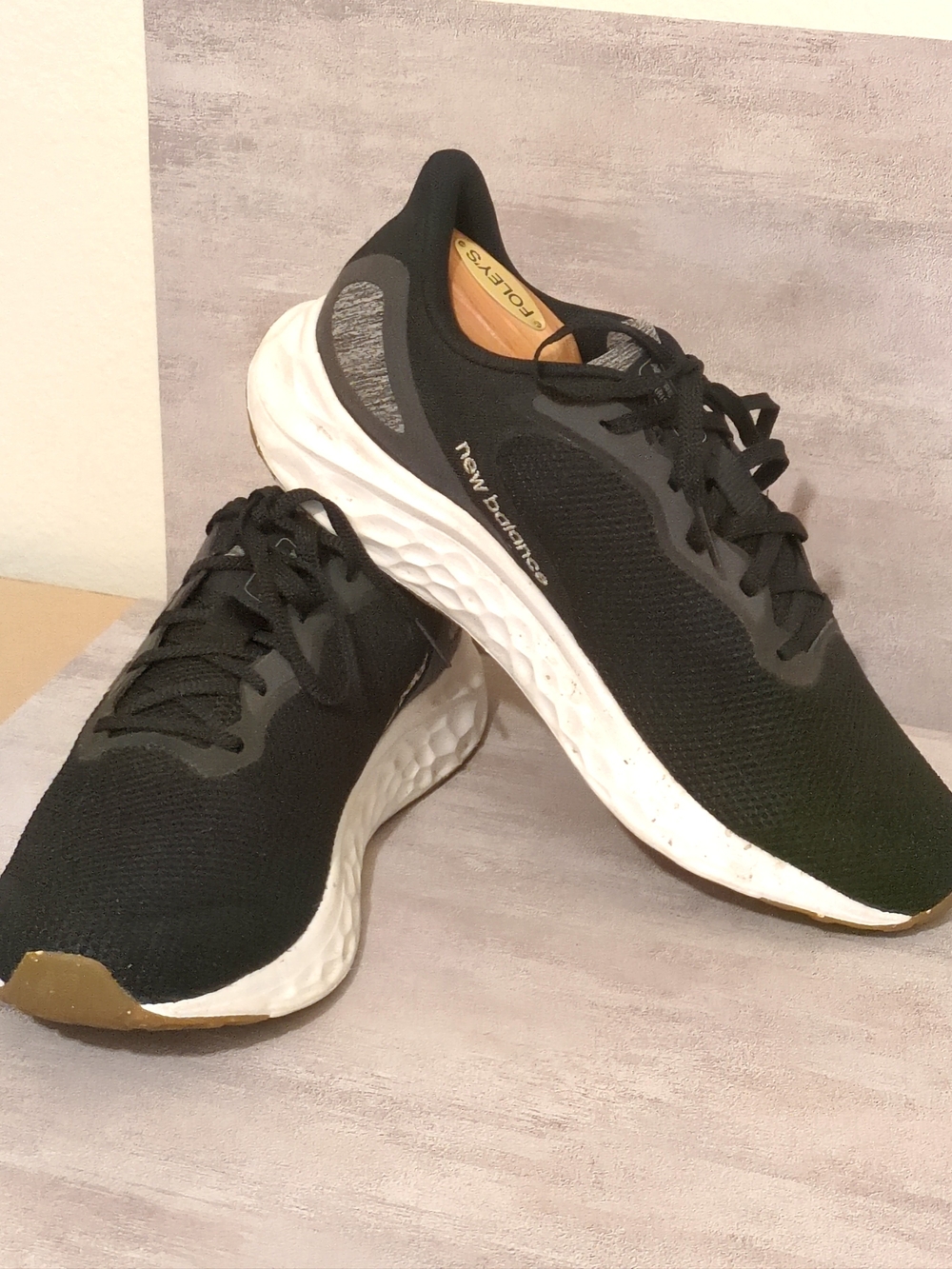 New Balance Fresh Foam Arishi More Men's Athletic Shoes US 11 Black & White